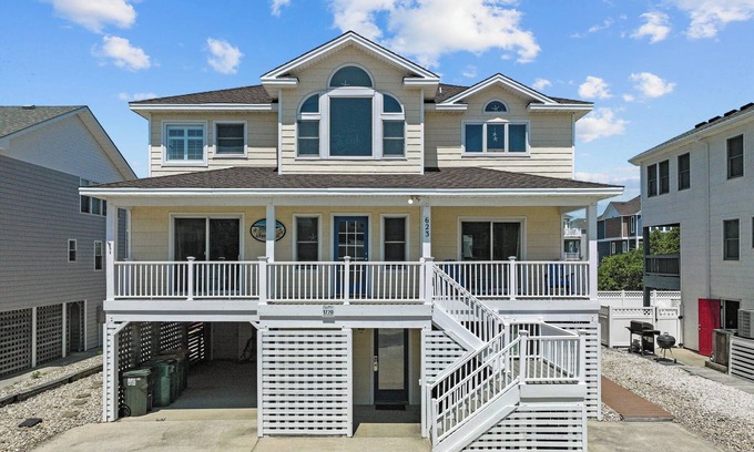 Ocean Hill House | 1770 - A Wave from it All 7-bed 6.5-bath in Corolla, NC, private pool, hot tub, game room