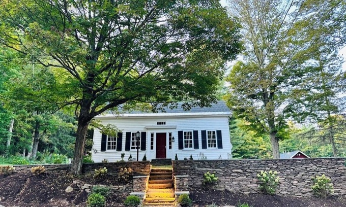 Harpersfield House | 1790 SugarMaple Farmhouse: Sauna/115 Acres