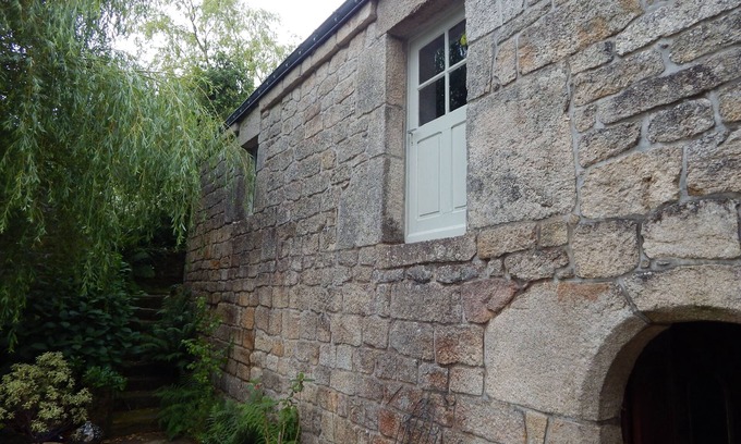 Melrand Apartment | 17th century apartment Ideal for couples and pet friendly