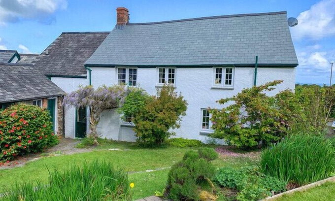 Clovelly Cottage | 17th Century cottage near the picturesque village of Clovelly