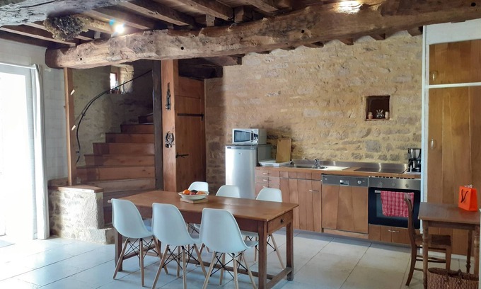 Saint-Servant House | 17th century house in the heart of a charming little village.
