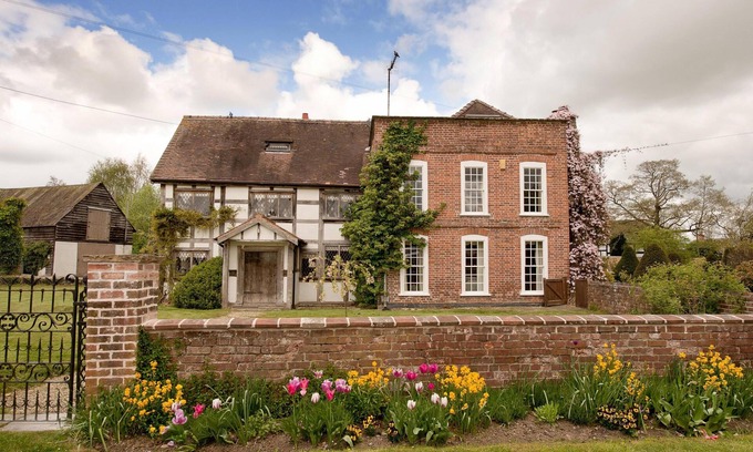 Eardisland House | 17th Century Manor House in Herefordshire village