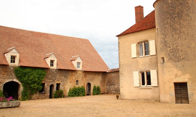 Moussy Other | 17th century manor house for 8-10 persons