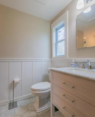 Sandwich House | 18 Bourne Avenue Sandwich - - Cape Cod