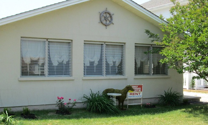 Rehoboth by the Sea House | 18 Chicago St. - Cottage-Dog Friendly W/Fenced Yard - Ocean Block