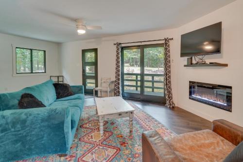 Massanutten House | 18 Mi to Grand Caverns Cabin with Balcony!