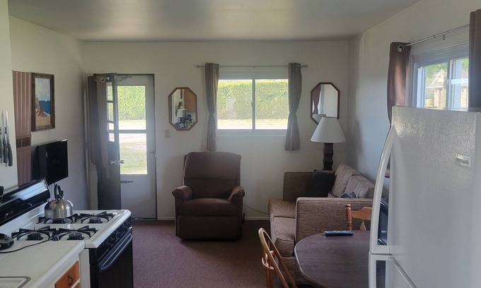 Oscoda Resort | #18 Thomas' Parkside Cottages. Sandy Beach, Lake Huron views. Downtown location.