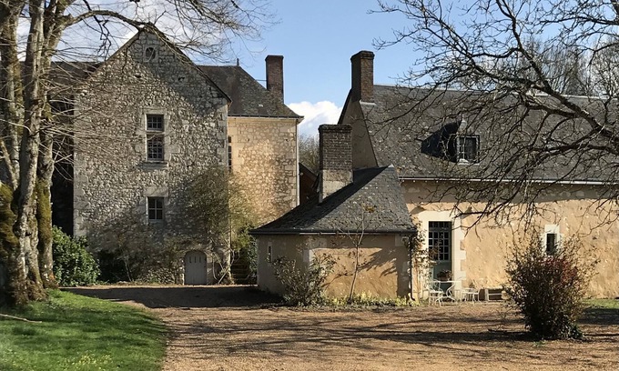 Saint-Germain-d'Arce Cottage | 180 m2 cottage two hours from Paris