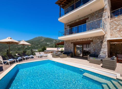 Mikros Gialos Villa | 180 Mansion