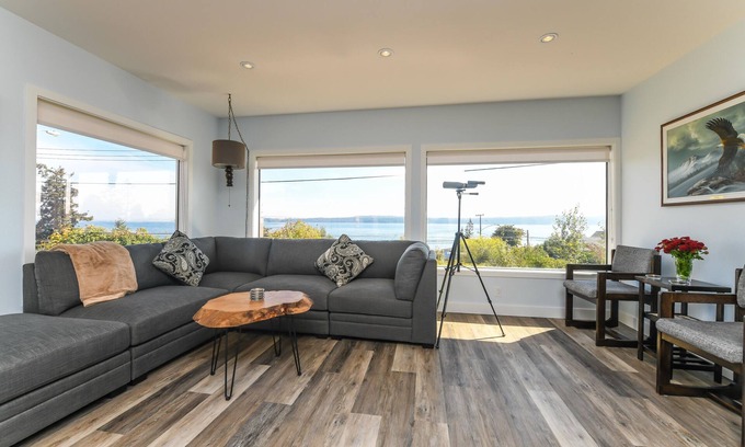 Union Bay House | 180 Water views + patios!