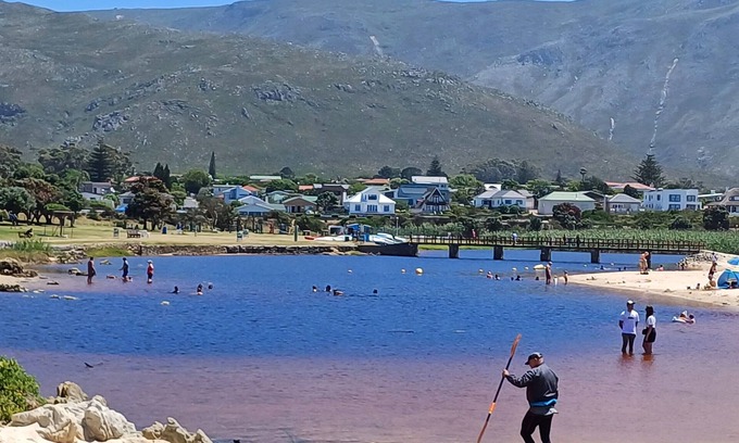 Kleinmond Apartment | 180° beach, lagoon and mountain view, 4min. walk to main beach and shop center.