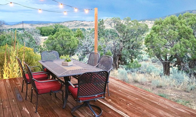 Gypsum House | 180º mountain/valley views & patio - bordering Bureau of Land Management area