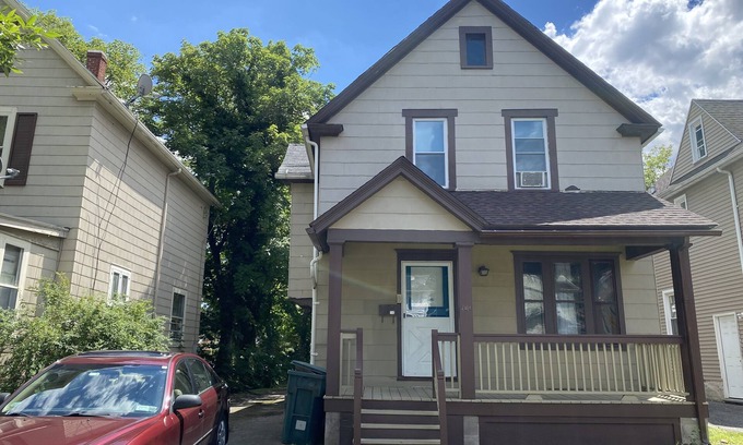 Rochester House | 181 Sawyer St-Spacious home away from home. Shared house, a two bedroom house.