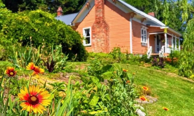 Kingsport Cottage | 1818 Riverfront Cottage