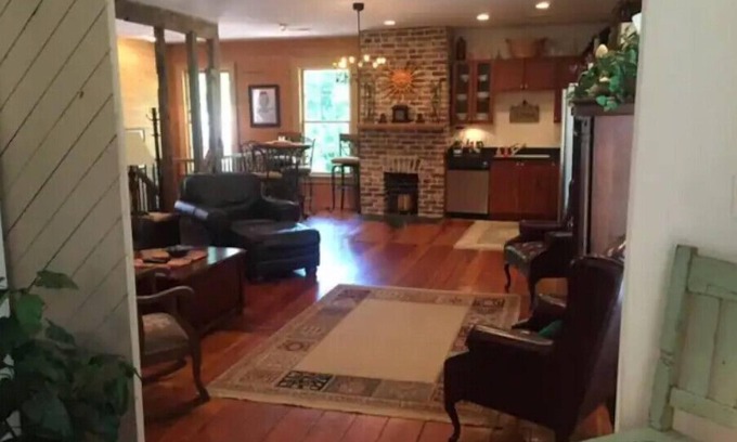 Petersburg House | 1831 House in Historic Old Towne Petersburg, VA