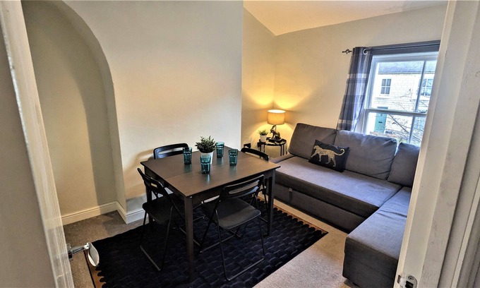 Swindon Apartment | 1840's Converted Railway Cottage