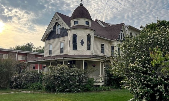 Town of Union House | 1878 Victorian Charmer
