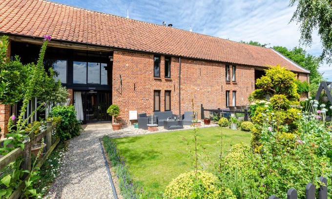 Runham House | 1880's Barn Conversion - Sleeps 4 & Pet Friendly