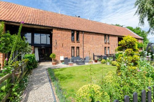 Runham House | 1880's Barn Conversion - Sleeps 4 & Pet Friendly