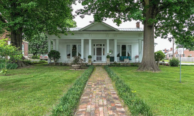 Mount Pleasant House | 1883 Colonial Revival Historical Renovation