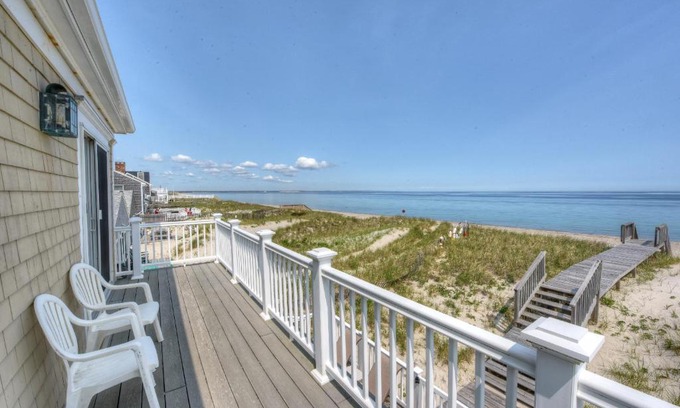 East Sandwich House | 189 B North Shore Boulevard East Sandwich - Cape Cod