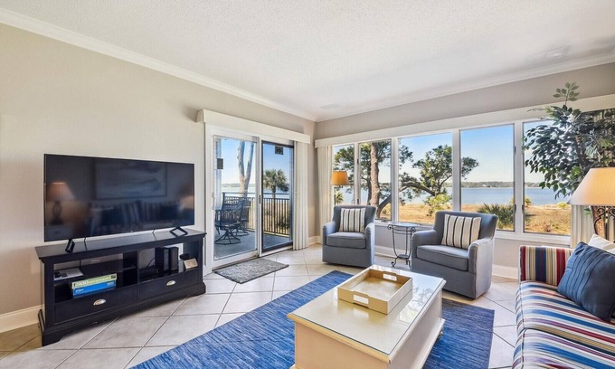 South Beach Villa | 1890 Beachside Tennis ~ Enjoy Free Tennis and Water Views