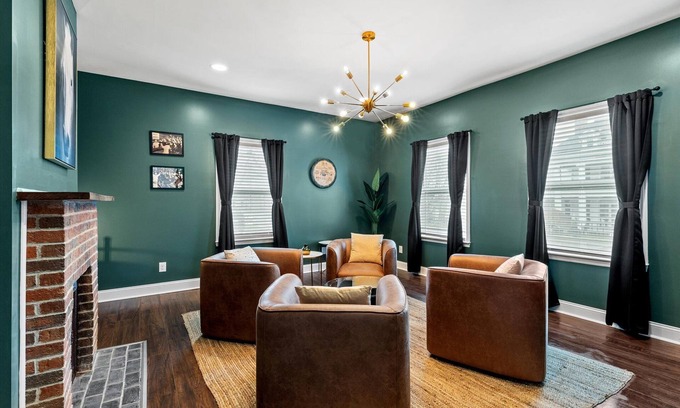 Lawrenceburg House | 1890's charm on Bourbon Trail- 7 distilleries w/in 25min! Bourbon Room in house!