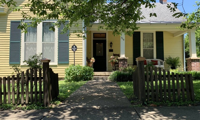 Historic Downtown Franklin House | 1890's Home In Historic Downtown Franklin
