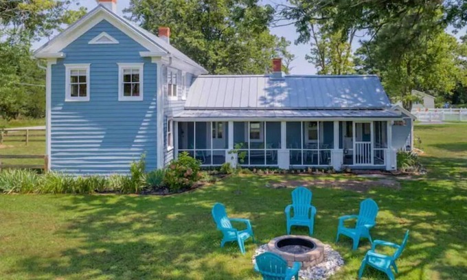 Windmill Point House | 1891 Coastal Charmer: fully renovated farmhouse