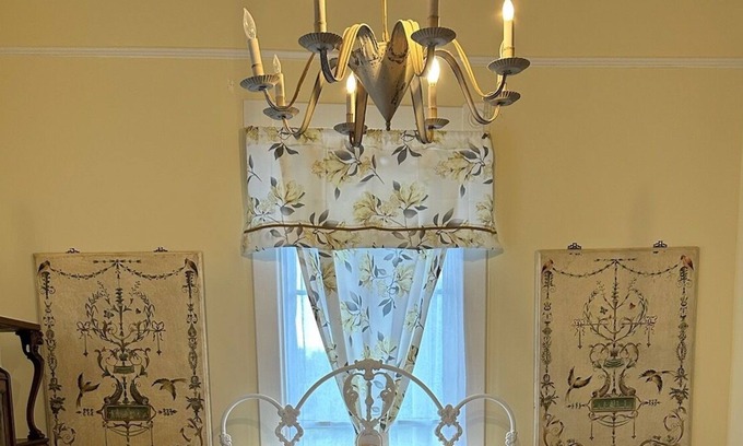 North Newport News Bed & Breakfast | 1896 Historic mansion turned Bed & Breakfast with a general store & event space.