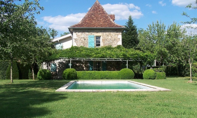 Gestas House | 18th C House, Own Pool, Mountain, River Views, peaceful and private.