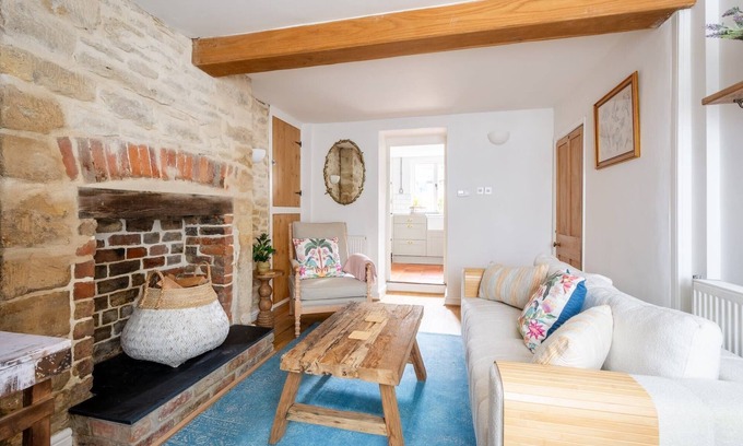 Cirencester House | 18th Century Cottage in Cirencester with Garden
