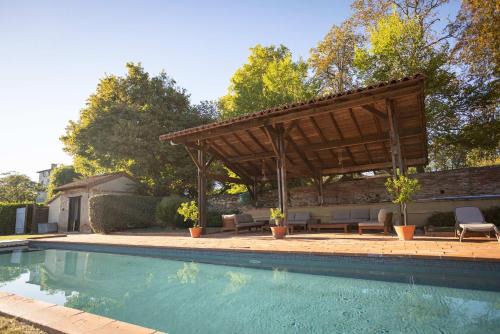 Castelnau-Picampeau Villa | 18th Century Chateau with Stunning Pool & Gardens