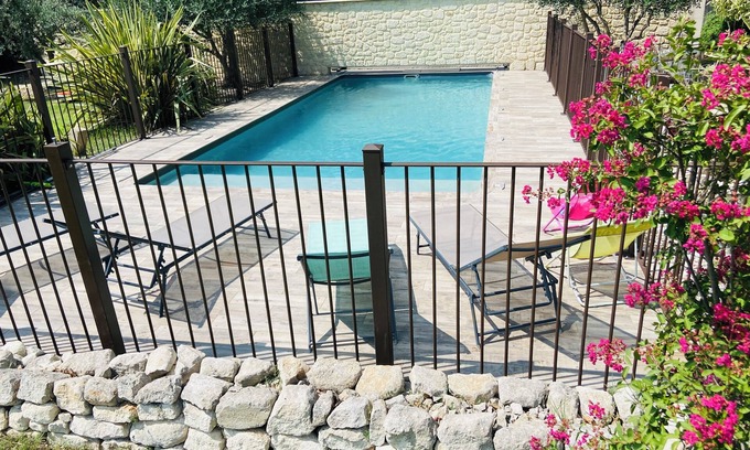 Chateaurenard Cottage | 18th century gite mas in Provence with SPA
