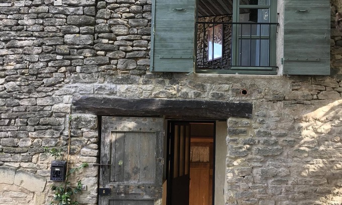 Goult House | 18th Century Village House in the Top of the Village With