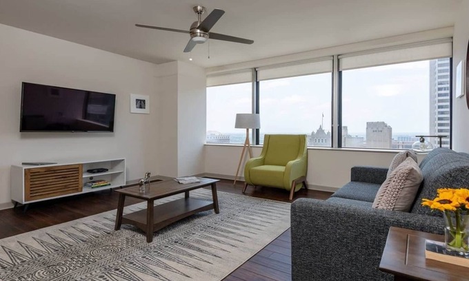 Downtown Dallas Apartment | 18th FL Stylish CozySuites w/pool, gym #1