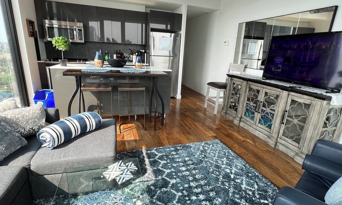 Downtown Winnipeg Condo | 18th floor 2 bed 2 bath overlooking downtown