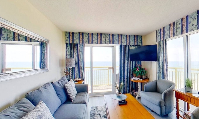 Crescent Beach Condo | 18th floor oceanfront condo w/balcony, shared hot tub, free WiFi, shared pool