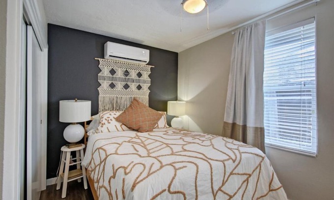 North End Apartment | 18th Street C