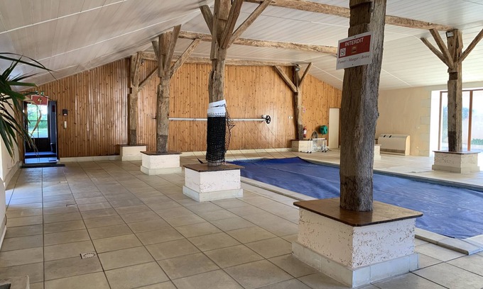 Usson-du-Poitou Other | 19 +2 places, hammam, sauna, heated indoor pool .