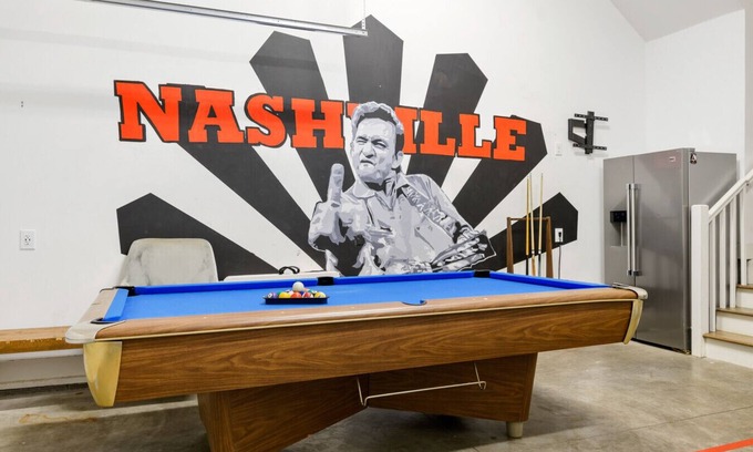 Rolling Mill Hill Apartment | 19 Bed Downtown Rooftop Gameroom Walk To Broadway