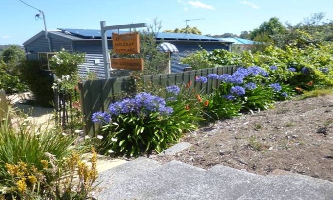 Blackmans Bay House | 19 Blue in Blackmans Bay A Touch of Country in the Suburbs!