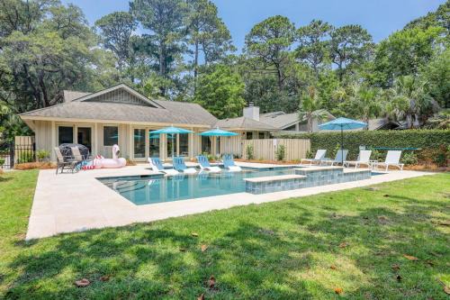 Heritage Woods House | 19 Gunnery Lane 2 Kings 1 Queen 2 Doubles Pet Friendly Private Heated Pool w Beach GearBike Rentals
