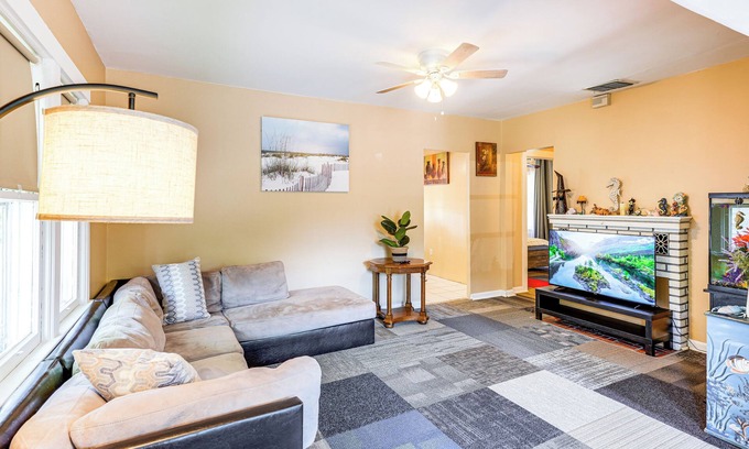 Haines City House | 19 Mi to Disney World: Bright Haines City Getaway!
