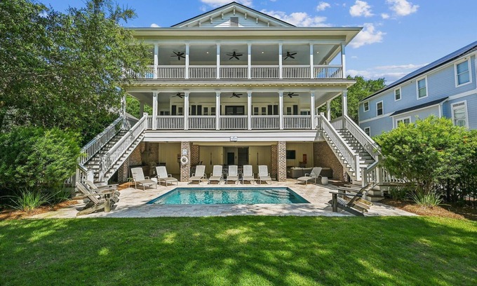 Folly Field House | 19 Sand Dollar, Luxury 2nd Row Home, Chefs Kitchen, Pool, Free Golf