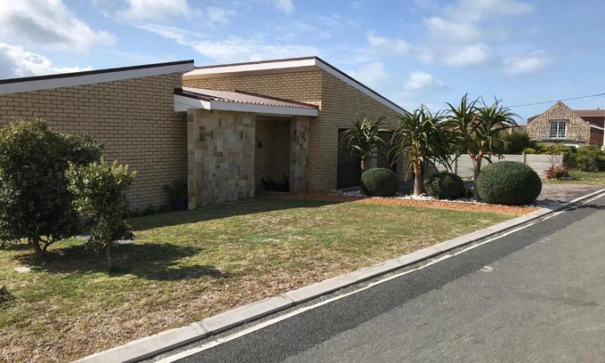 Struisbaai Apartment | 19 Tornyn Street, Struisbay