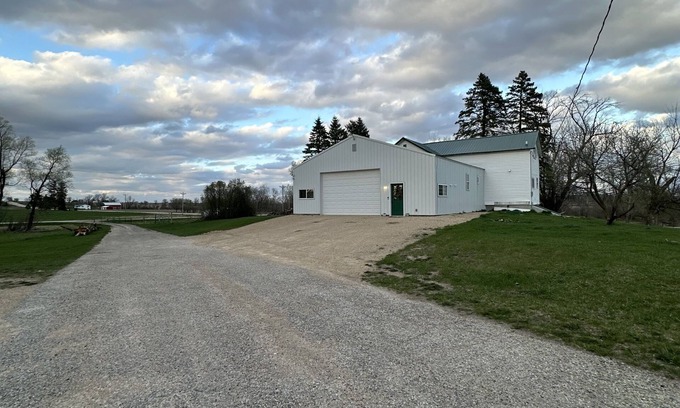 Morrisonville Other | 1900's FarmhousenWelcoming RUSTIC VIBEnRolling country side near Fall River WI