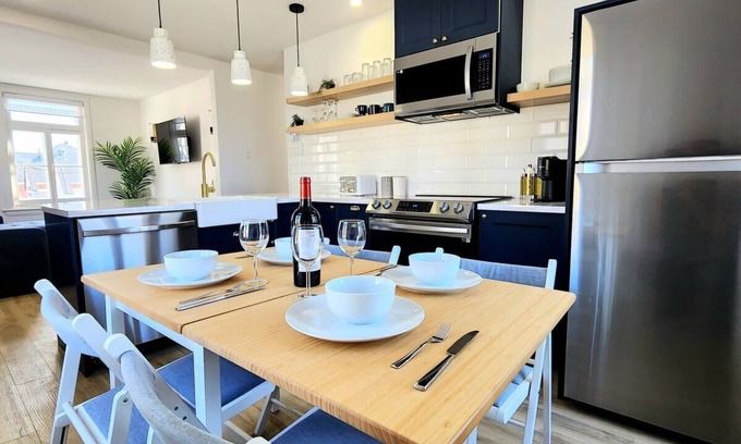 Boischatel Apartment | 1900S Historic Charm -Free P & AC