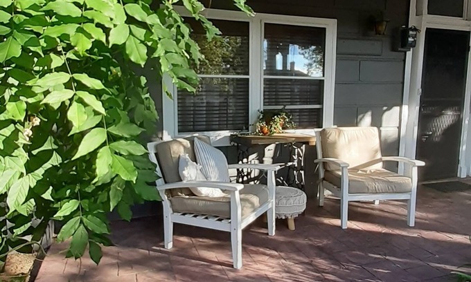 Benalla Cottage | 1904 Benalla central: Ideal for couples, singles, & pets.