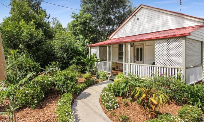 Eumundi House | 1910 Retro Styled, Pet Friendly, Traditional Queenslander Home